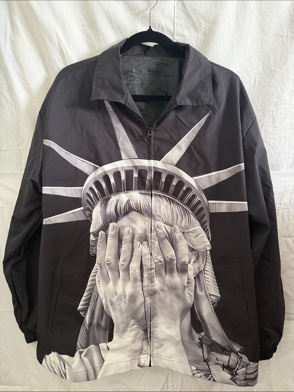 Unlisted Black Statue of Liberty Graphic Windbreaker